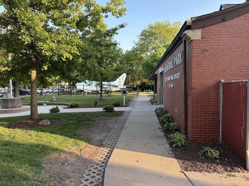 Memorial Park recreation building image. Click for full size.