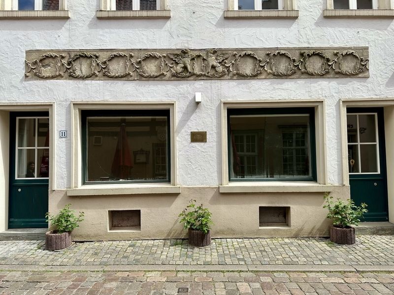 Der Fries / This Frieze and marker image. Click for full size.