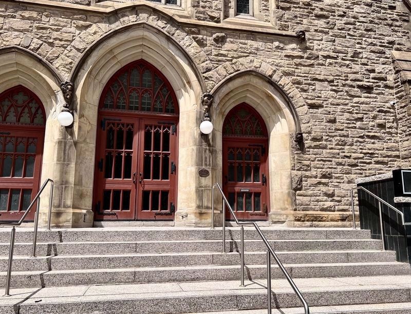 Church of the Redeemer Marker (on the Bloor Street facade, at the centre of photo) image. Click for full size.