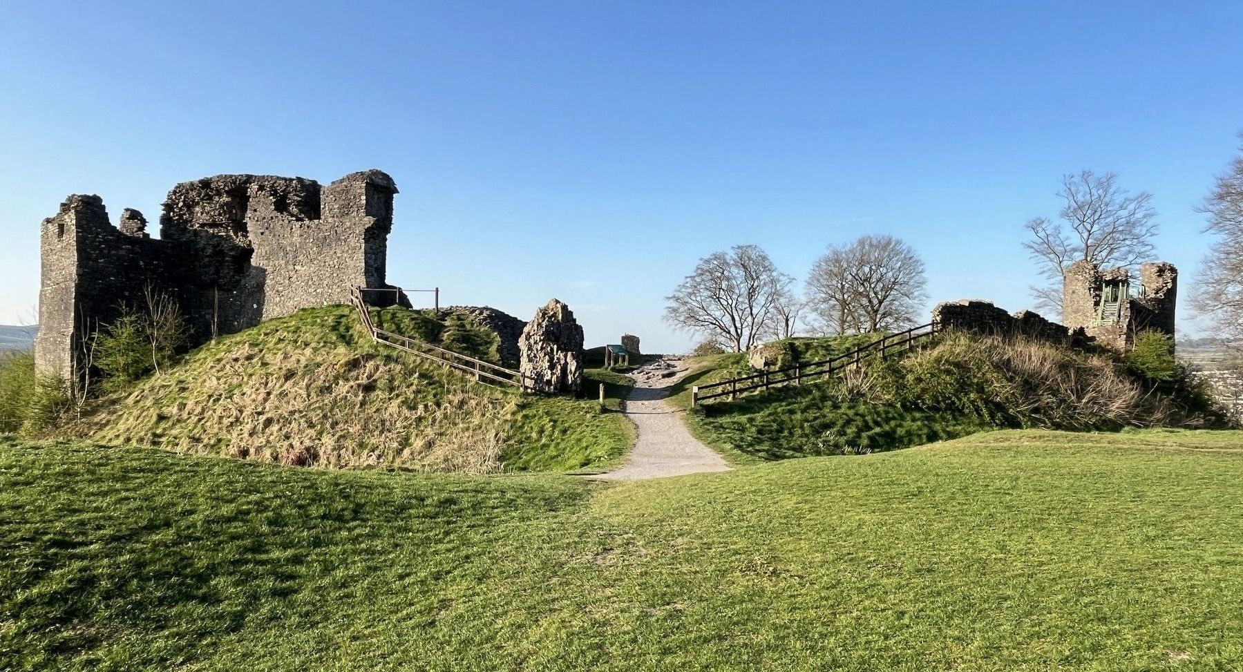 Kendal Castle. Click for full size. Kendal Castle image. Click for full size.