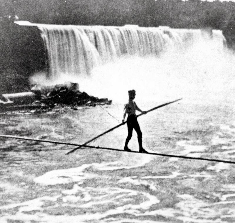 Signor Farini (William Hunt) crossing Niagara Falls in 1860. Click for full size. Signor Farini (William Hunt) crossing Niagara Falls in 1860 image. Click for full size.