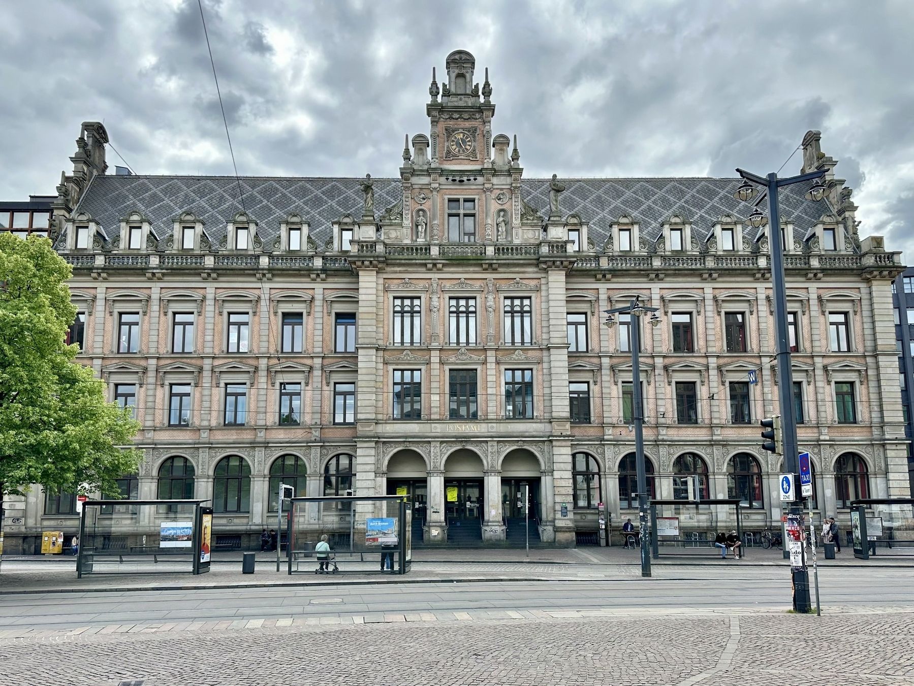 Ehemaliges Hauptpostamt / Former Main Post Office and marker image. Click for full size.
