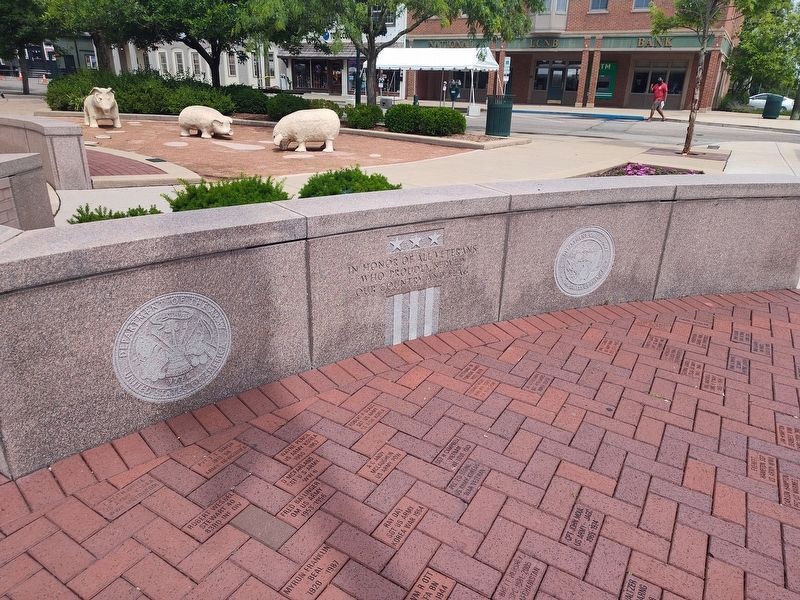 Oxford Veterans Memorial image. Click for full size.