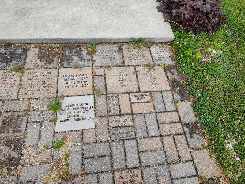 Somerville Veterans Memorial / Somerville School Marker image. Click for full size.