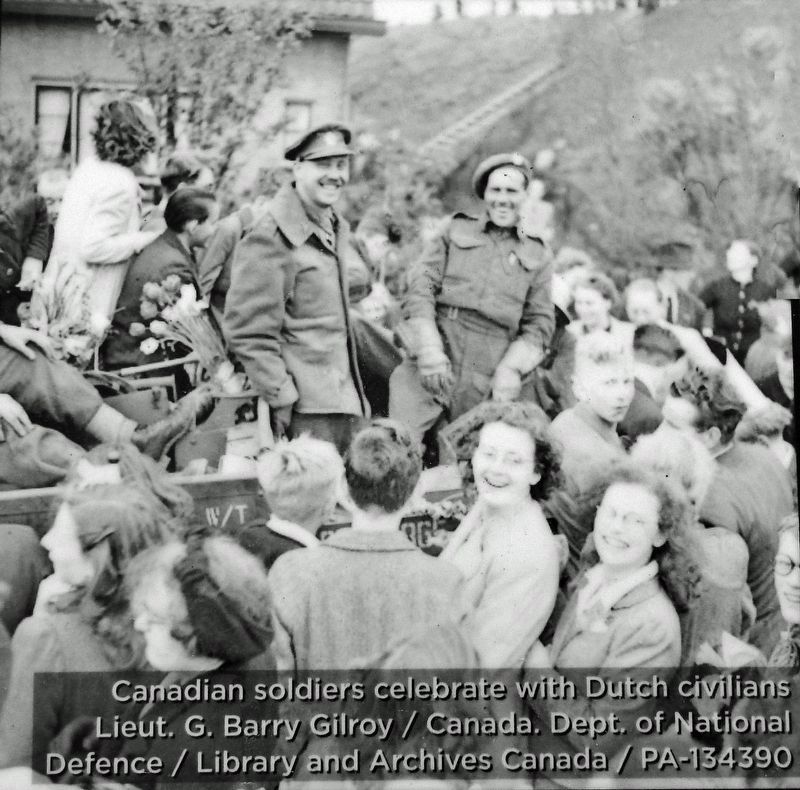 Marker detail: Canadian soldiers celebrate with Dutch civilians image. Click for full size.