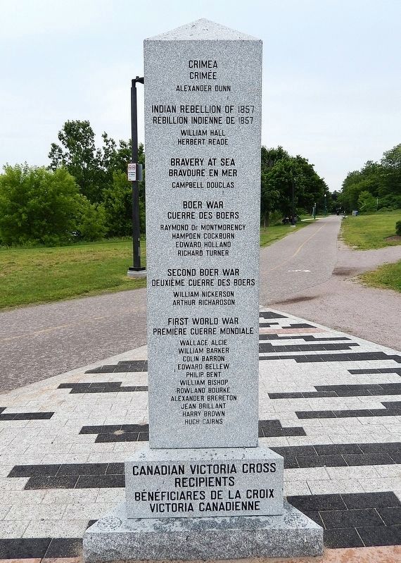 Canadian Victoria Cross Recipients / B�n�ficiaires de la Croix Victoria canadien Marker image. Click for full size.