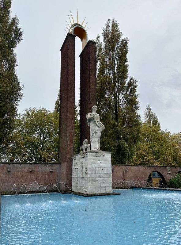 Monument Indië Nederland / Dutch East Indies Monument - main part. Click for full size. Monument Indië Nederland / Dutch East Indies Monument - main part image. Click for full size.
