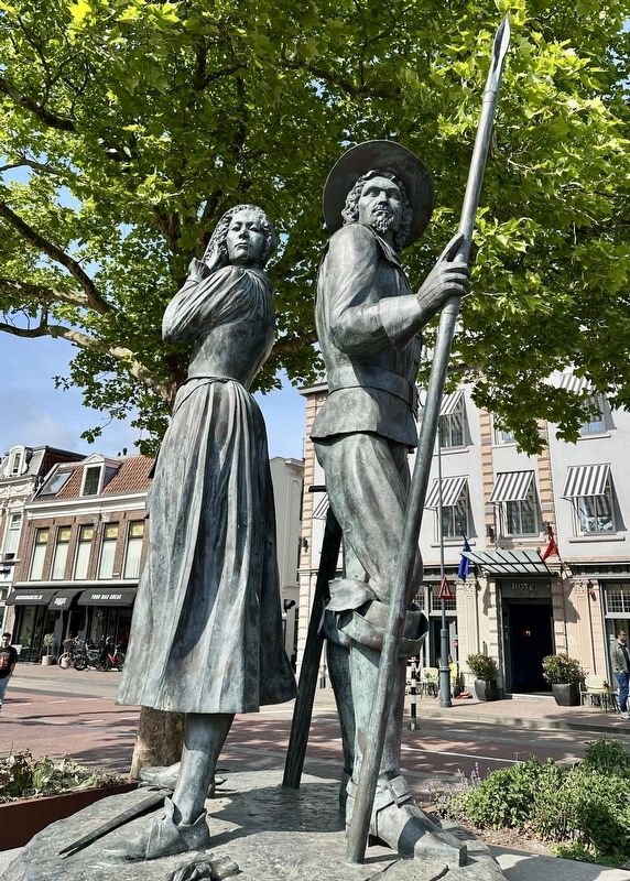 Wigbolt Ripperda and Kenau Simonstochter Hasselaer statue. Click for full size. Wigbolt Ripperda and Kenau Simonstochter Hasselaer statue image. Click for full size.