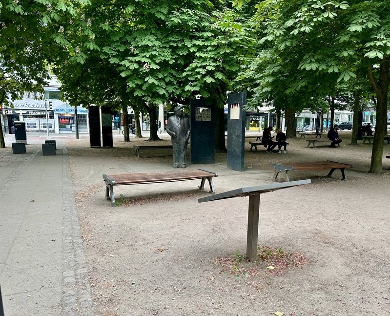 Wilhelm Kaisen marker and memorial image. Click for full size.