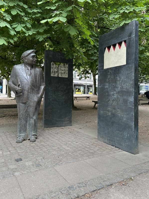 Wilhelm Kaisen memorial image. Click for full size.