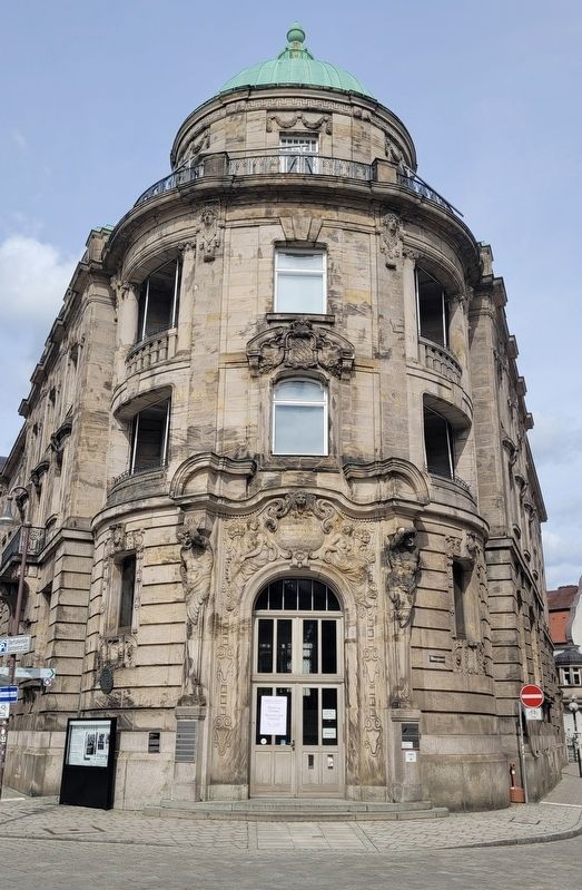 The front view of the Iwalewahaus building image. Click for full size.
