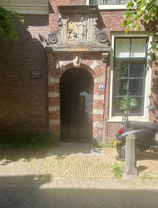 Toegangspoortje uit 1659 / Entrance Gate from 1659 and marker image. Click for full size.