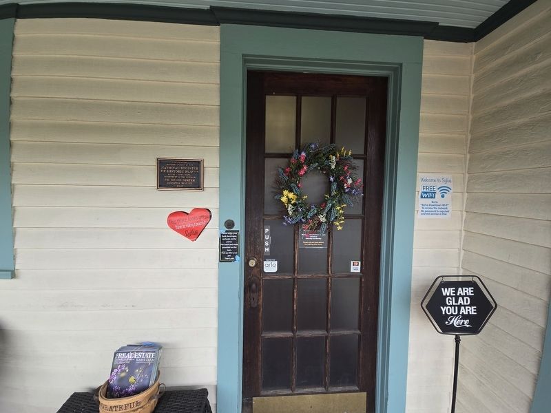 Dr. Delos Dexter Hooper House Marker to the left of the main entrance. Click for full size. Dr. Delos Dexter Hooper House Marker to the left of the main entrance image. Click for full size.