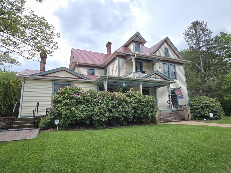 Full view of the Dr. Delos Dexter Hooper House. Click for full size. Full view of the Dr. Delos Dexter Hooper House image. Click for full size.