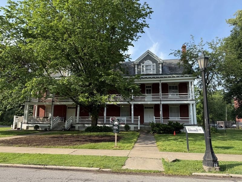 Building 207, currently home to the Center for the Women of New York image. Click for full size.