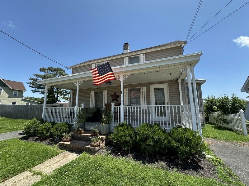 The Higgins House Marker - wide view with house. Click for full size. The Higgins House Marker - wide view with house image. Click for full size.