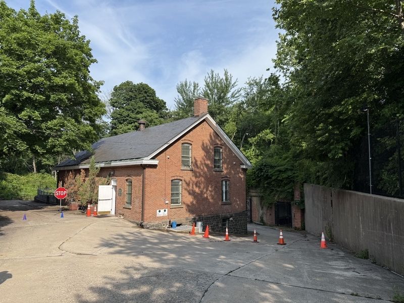 Building 522. Click for full size. Building 522 image. Click for full size.