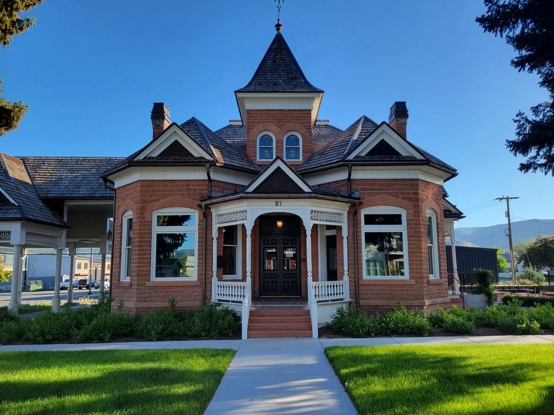 Abram & Parmelia Jane Lott Hatch Home Building image. Click for full size.