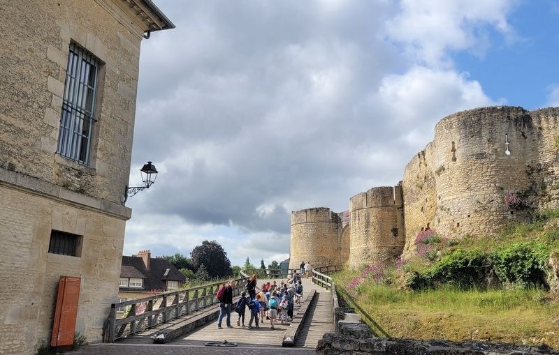 William the Conqueror�s Castle and Marker (left side) image. Click for full size.