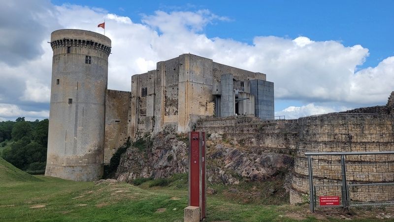 The view of the marker with the tower and keep image. Click for full size.