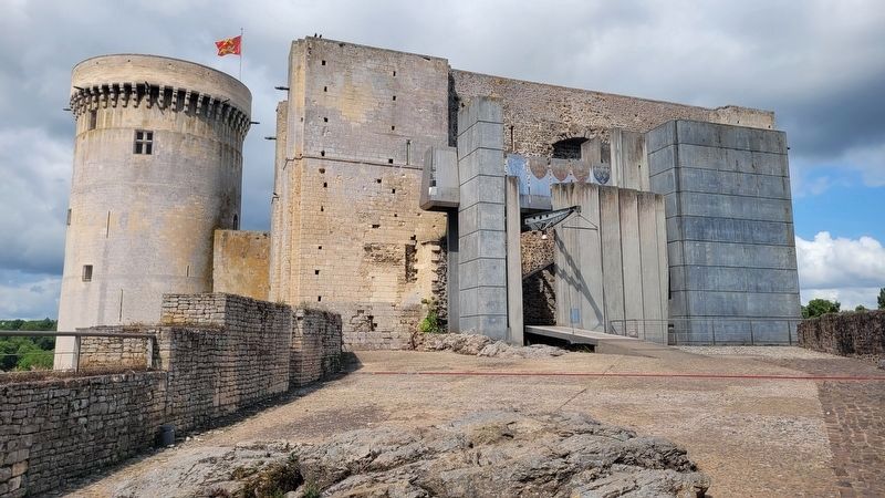 Closeup of the Keep and Tower with draw bridge image. Click for full size.