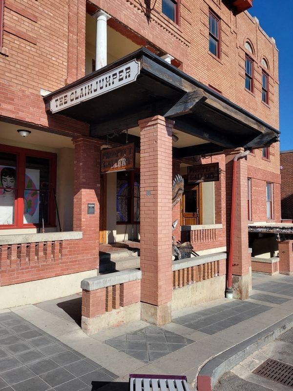 The Claimjumper Hotel Marker image. Click for full size.