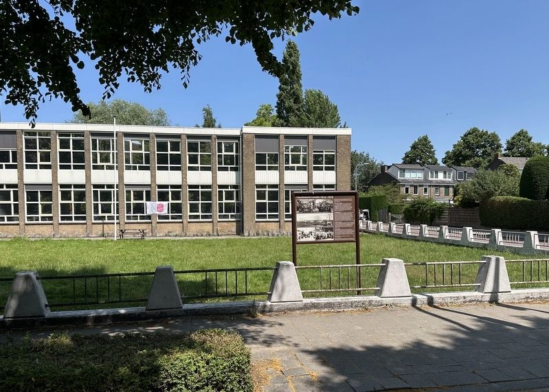 Vluchtoord Gouda / Place of Refuge Gouda 1914-1919 Marker - wide view image. Click for full size.