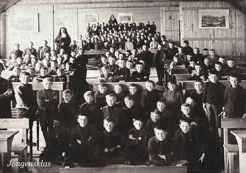 Marker photo: boys class image. Click for full size.