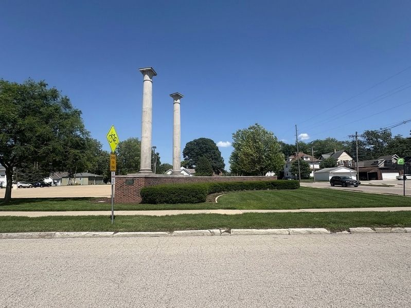 Hedding College pillars image. Click for full size.