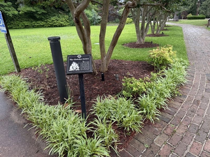 The Elizabethan Gardens Marker image. Click for full size.