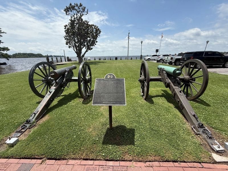 Edenton Bell Battery Marker image. Click for full size.