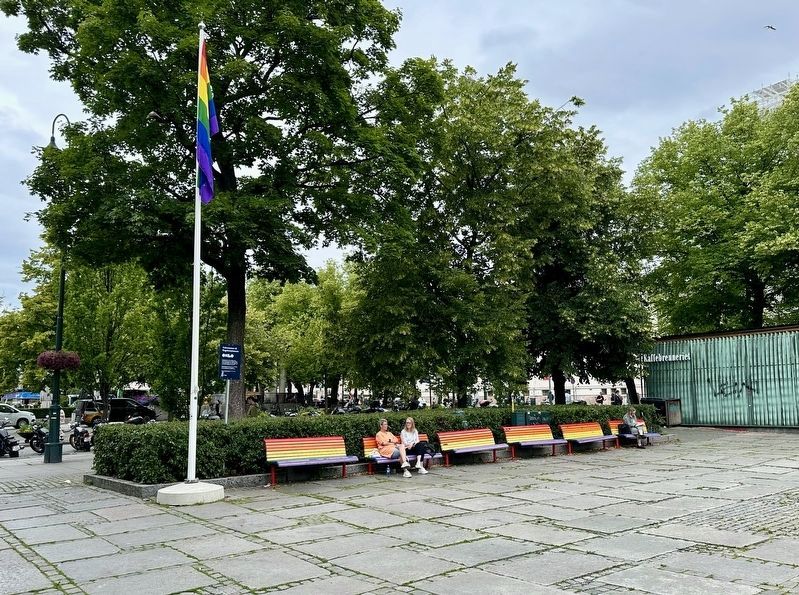 Regnbueplassen / Rainbow Square Marker - wide view image. Click for full size.