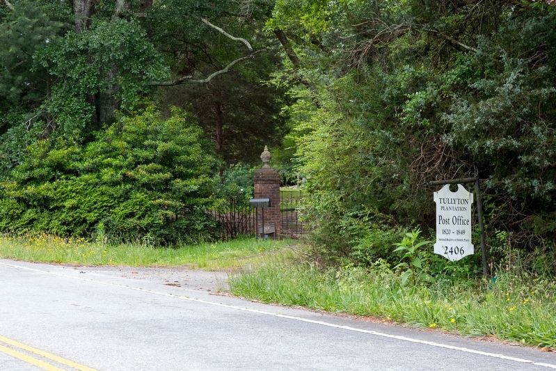 Entrance to Tullyton Plantation image. Click for full size.