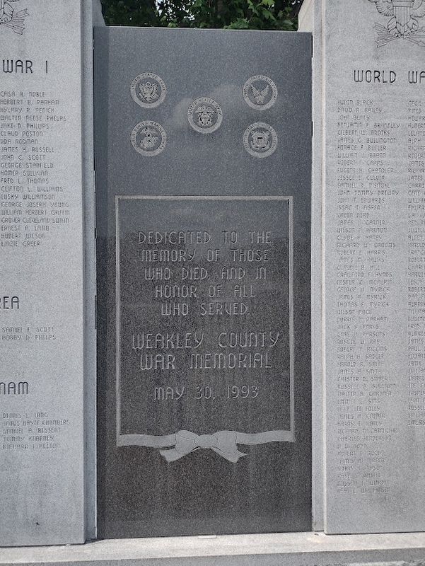 Weakley County War Memorial image. Click for full size.