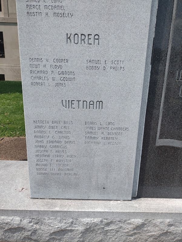 Weakley County War Memorial image. Click for full size.