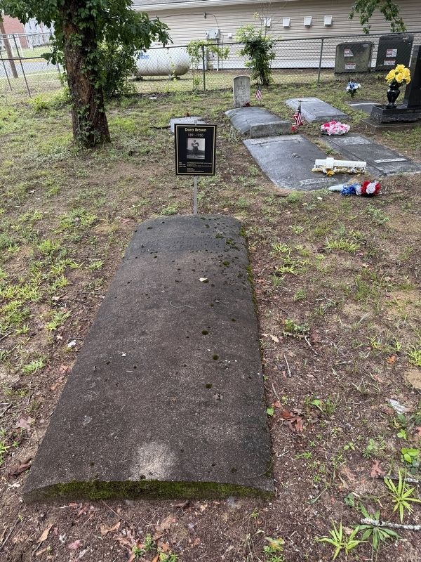 Dora Brown Grave Site image. Click for full size.