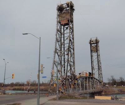 Welland Canal's Bridge #5 (Glendale Bridge), 1 km south of marker image. Click for full size.