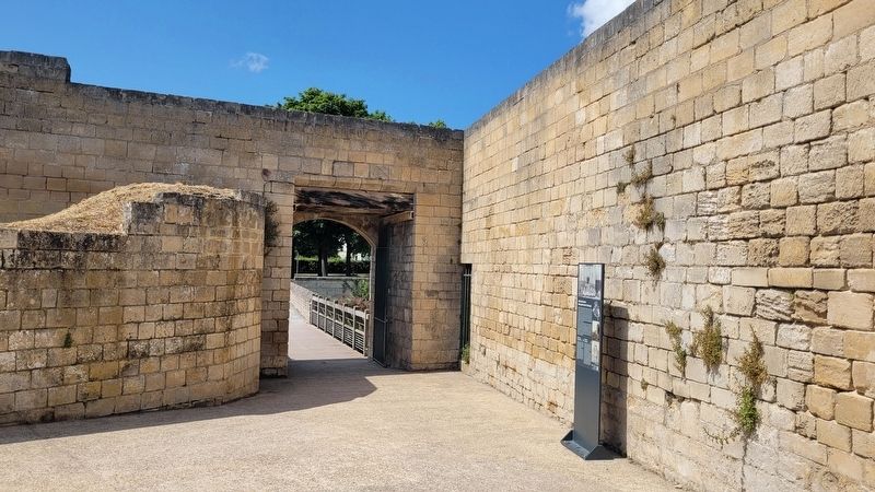 La barbacane et la porte des Champs / The Barbican and Castle Gate Marker. Click for full size. La barbacane et la porte des Champs / The Barbican and Castle Gate Marker image. Click for full size.