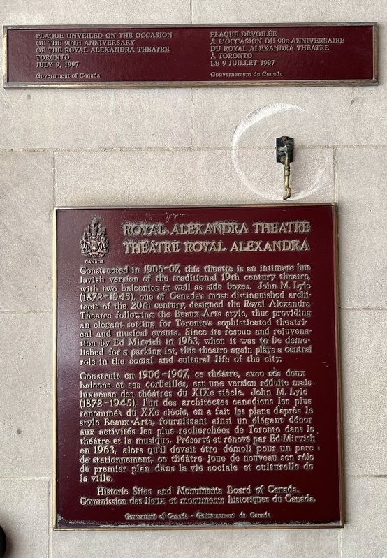 Royal Alexandra Theatre/ Th��tre Royal Alexandra Marker image. Click for full size.
