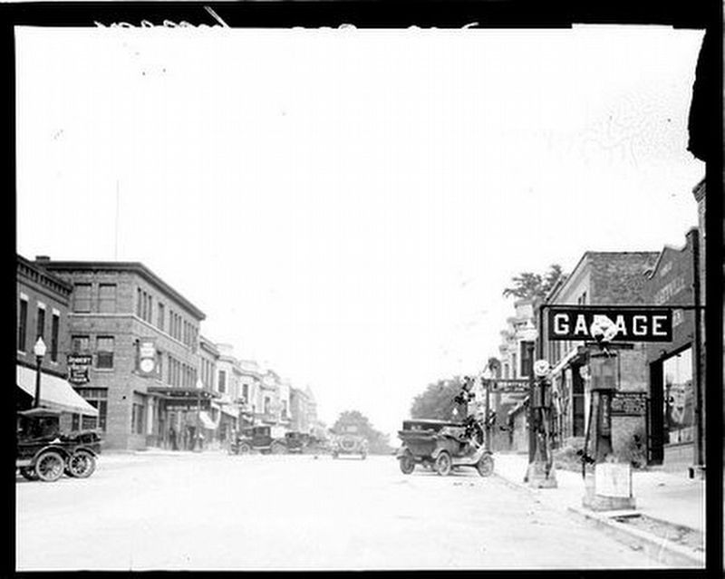 Downtown Libertyville, 1924 image. Click for full size.