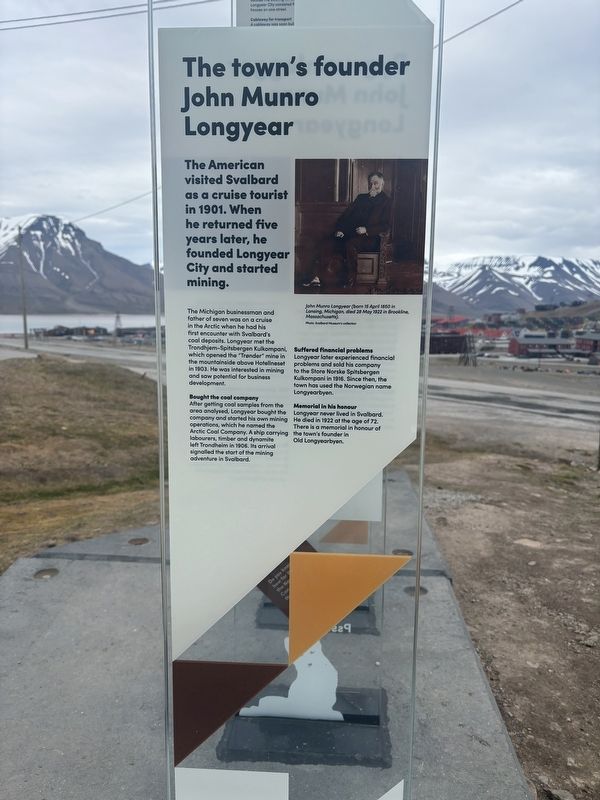 The town's founder John Munro Longyear Marker image. Click for full size.