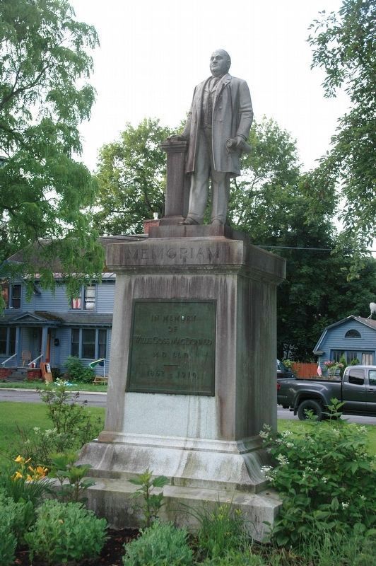 Willis MacDonald Memorial image. Click for full size.