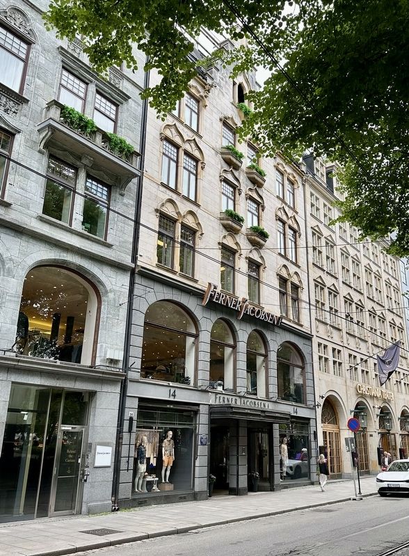 Hollænder Gaarden / Holland Building and Marker. Click for full size. Hollænder Gaarden / Holland Building and Marker image. Click for full size.
