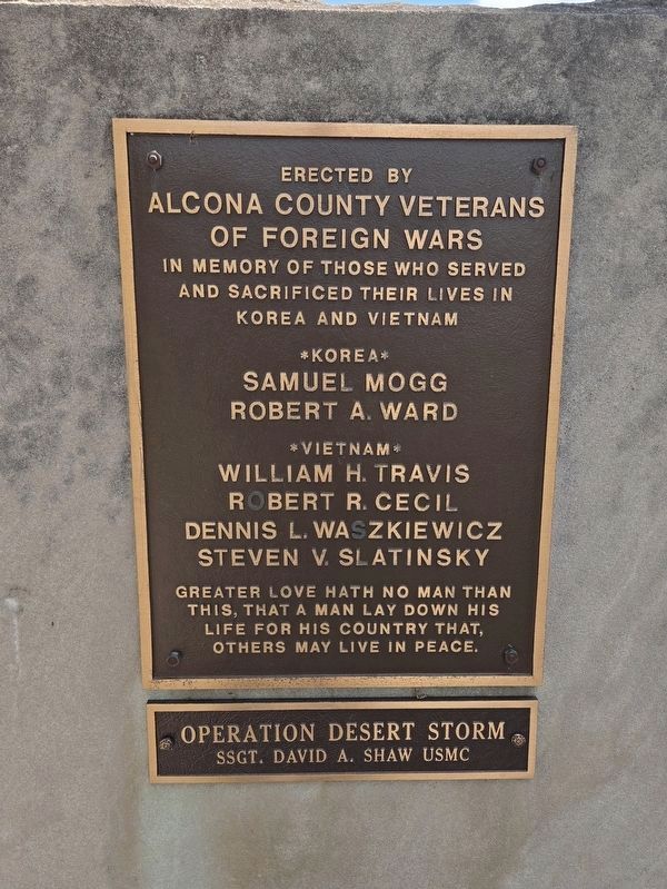 Harrisville Veterans Memorial, rear side plaque. Click for full size. Harrisville Veterans Memorial, rear side plaque image. Click for full size.