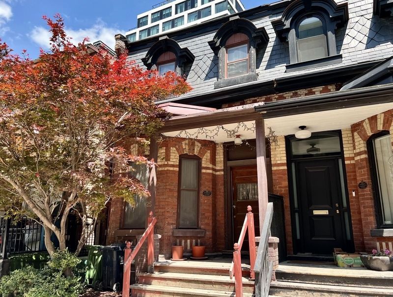 25 Draper Street Marker (house on the left) image. Click for full size.