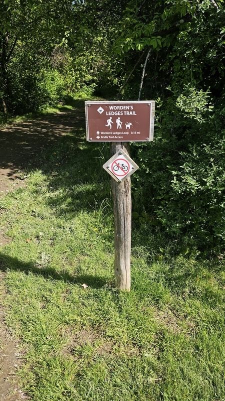 Worden's Ledges Trail. Click for full size. Worden's Ledges Trail image. Click for full size.