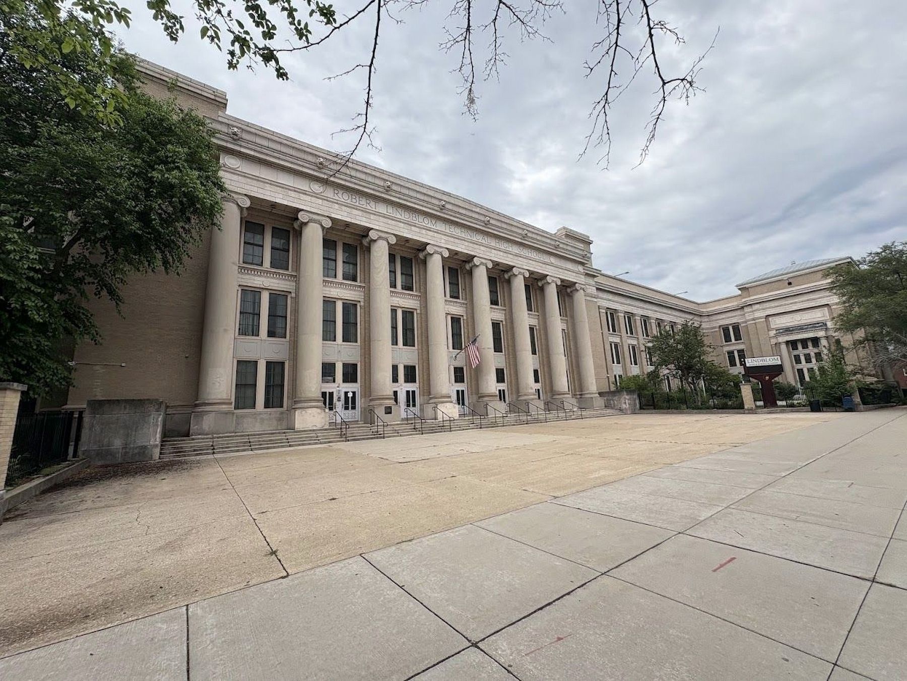 Lindblom Math and Science Academy image. Click for full size.