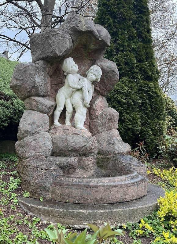 La Douche Statue image. Click for full size.