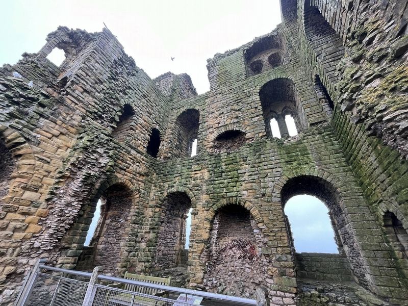 Scarborough Castle ruins image. Click for full size.