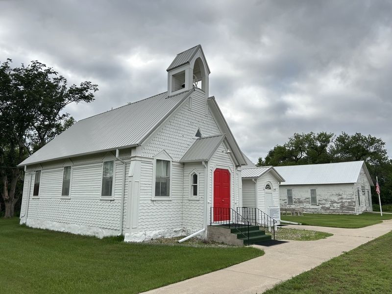 Esmond United Methodist Church and Esmond Township Hall image. Click for full size.